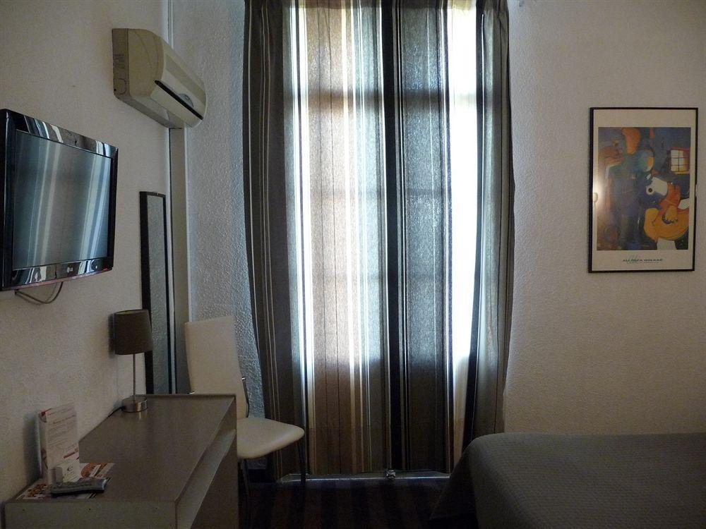Hotel Alexander แปร์ปินญอง ภายนอก รูปภาพ